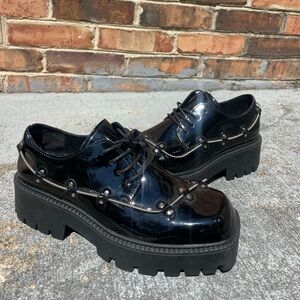 Glossy black ankle shoes
